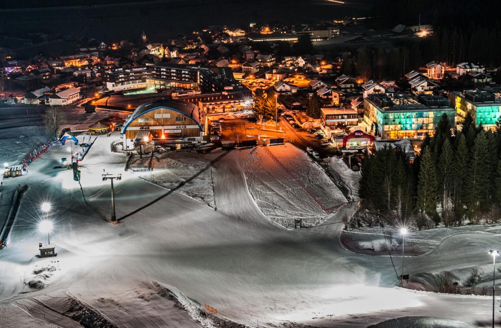 00000008353_Top-Nassfeld-Kaernten-Nachtskilauf-Oesterreich-Piste-01_Helmut-Harringer-www-speedlight-at_Mag-FH-Helmut-Harringer